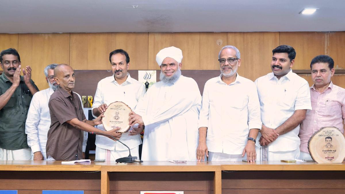 M.K. Suresh Kumar Awarded K.M. Basheer Prize