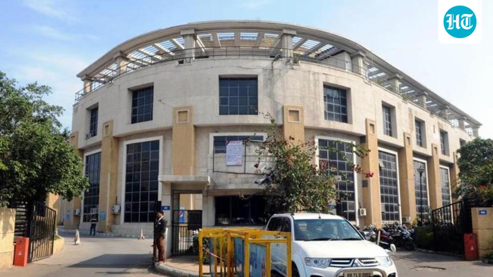 Gurugram Municipal Corporation deploys night squads to curb open garbage burning