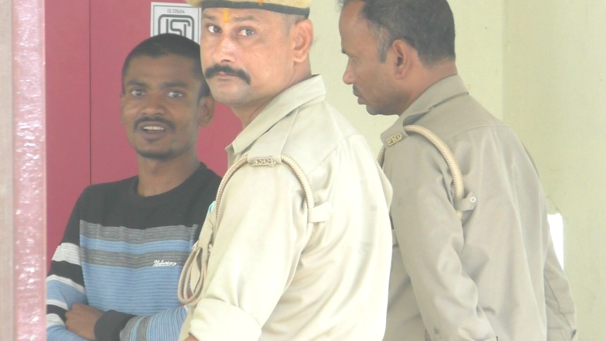 काशी में भूखे युवक को मंदिर के अन्न क्षेत्र में सुरक्षा जांच का सामना करना पड़ा