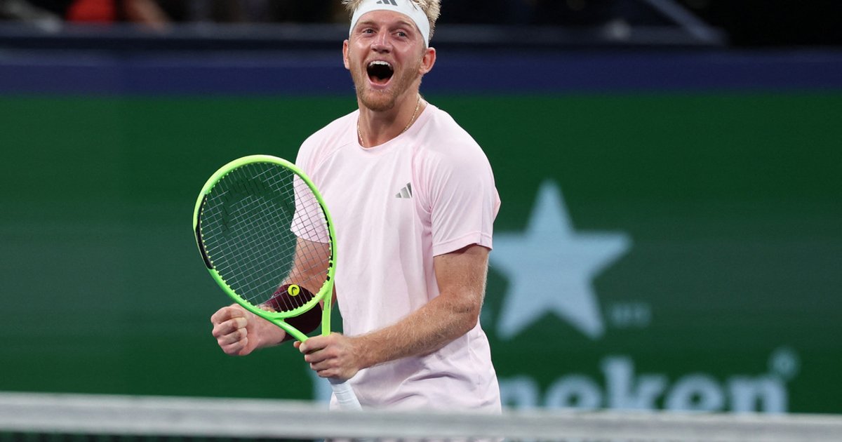 Davidovich Fokina wins Shanghai Masters after comeback victory