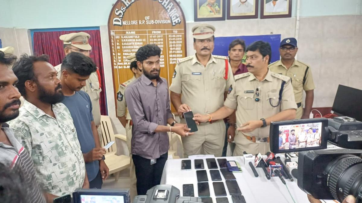 Nellore railway police reunite 50 passengers with lost mobile phones