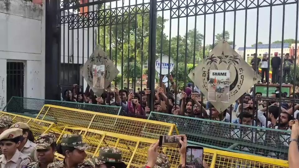 Jamia Students Escalate Protest as Four Continue Hunger Strike