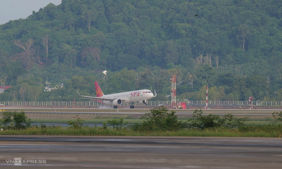 Phu Quoc airport opens second runway ahead of APEC summit