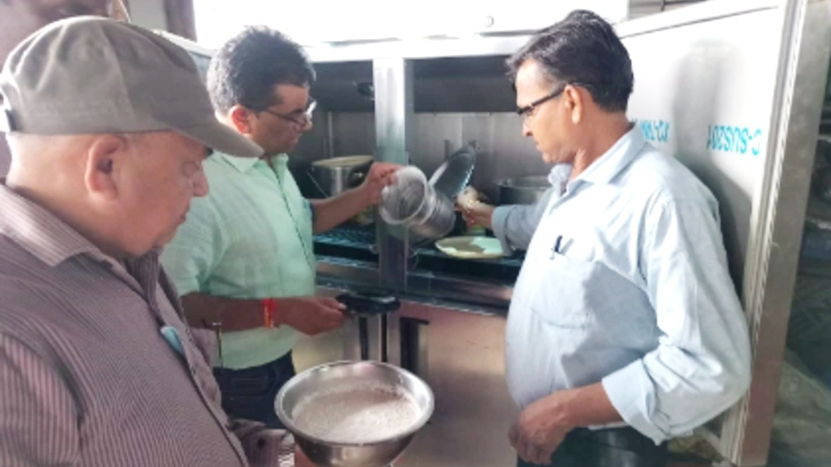 भोपाल: खाद्य विभाग की कार्रवाई में दस होटलों में मिले खराब खाद्य पदार्थ