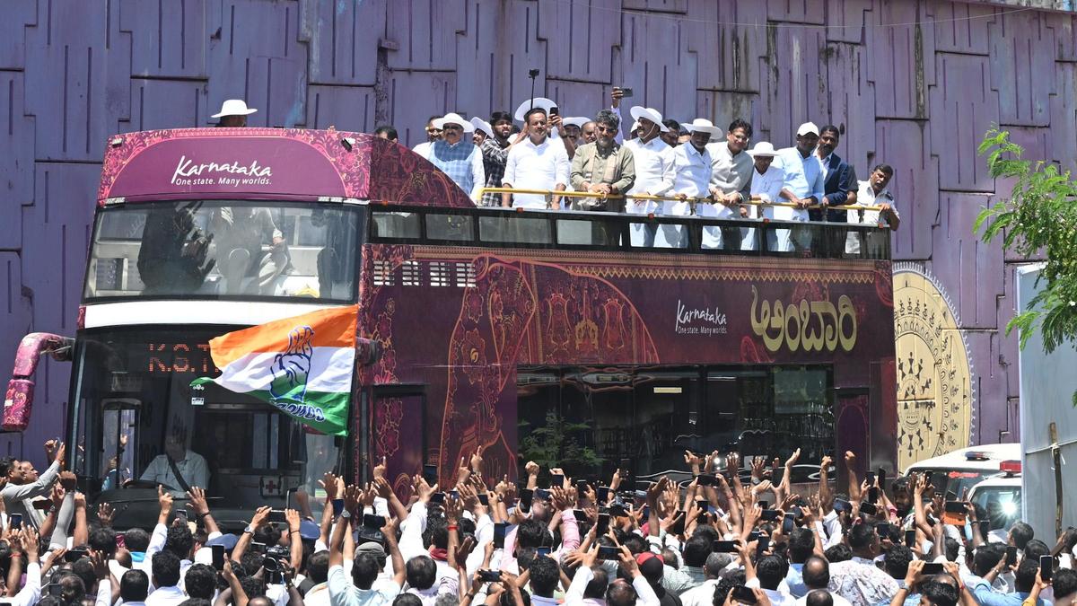 Karnataka CM's Mangaluru roadshow draws vibrant cultural performances