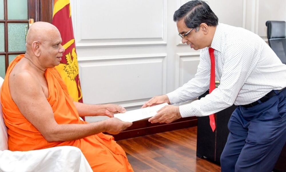 Venerable Gallelle Sumanasiri Thera appointed Sabaragamuwa University Chancellor