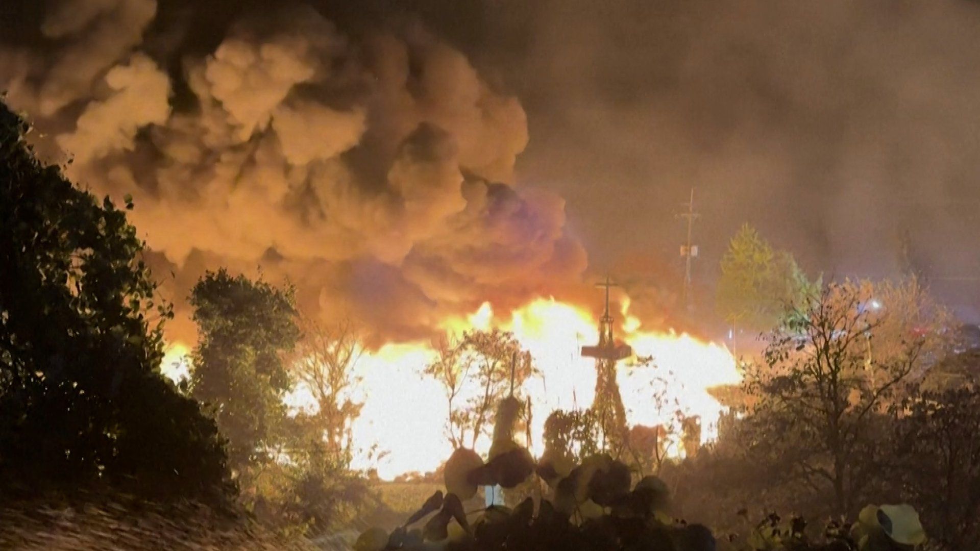 Major fire sweeps through Seoul's last informal settlement
