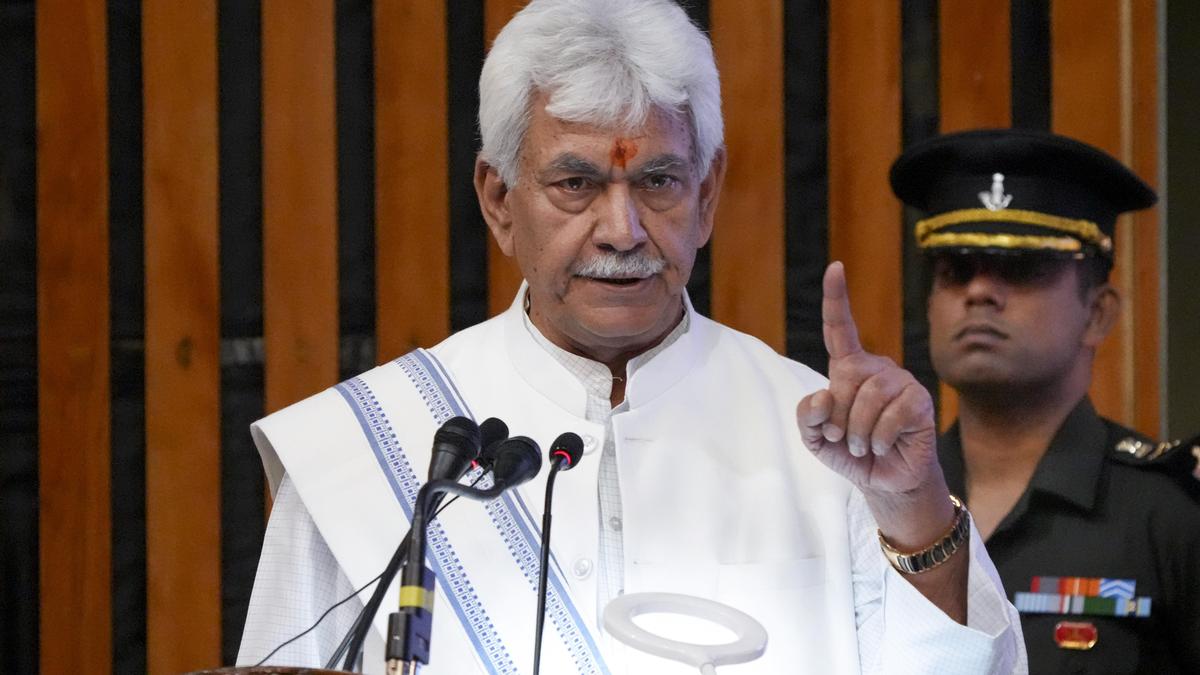 जम्मू-कश्मीर से अलगतावादी तत्वों को खत्म करने तक नहीं रुकेंगे: एल-जी सिन्हा