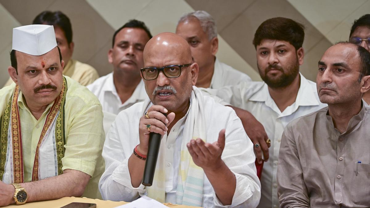 राम मंदिर ट्रस्ट के नए सीईओ नियुक्ति पर कांग्रेस का विवाद