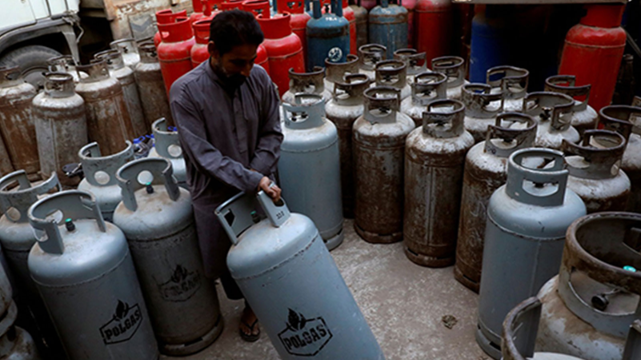 Pakistan grapples with energy crisis as LPG costs spike, LNG stockpiles grow