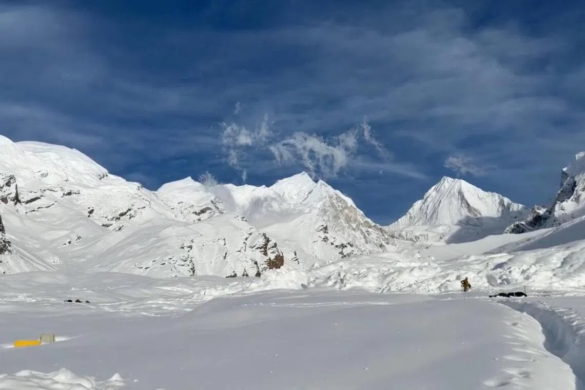 Nepal halts rescue efforts after avalanche kills 16 climbers