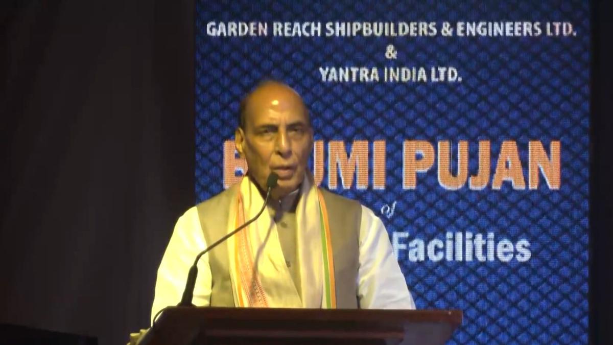 राजनाथ सिंह ने बंगाल में जीआरएसई और यंत्र इंडिया की पांच परियोजनाओं की नींव रखी