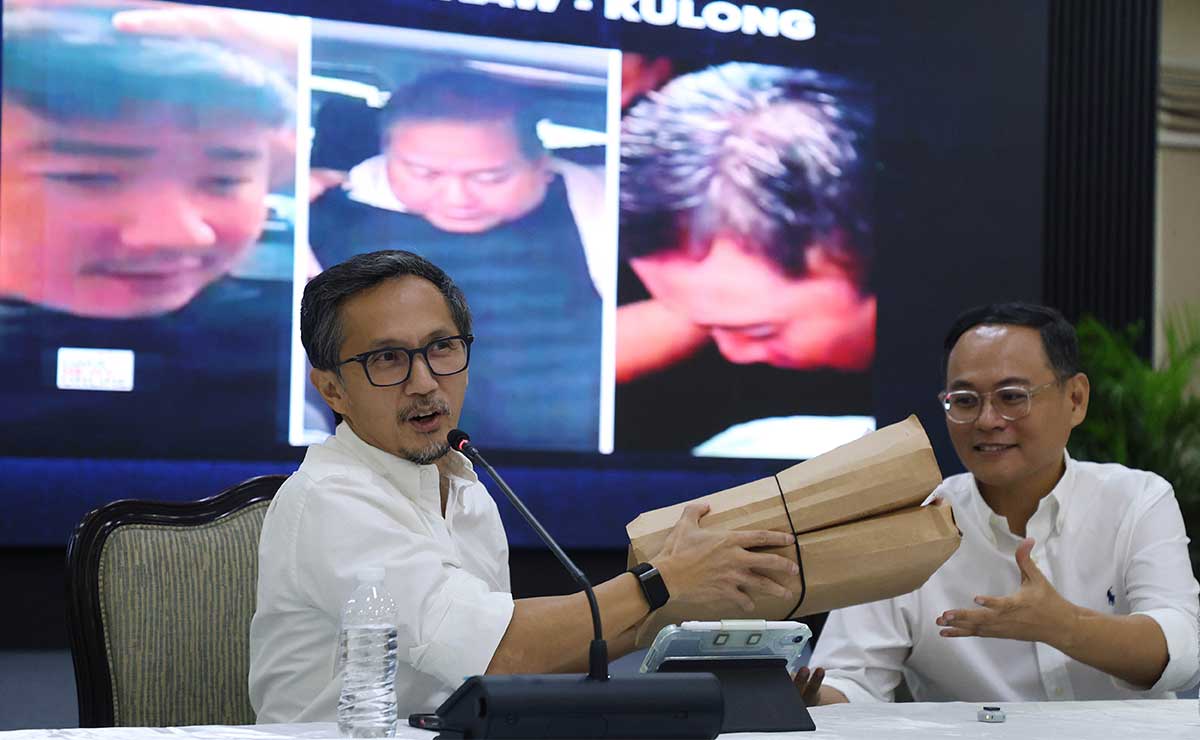 Outgoing DPWH chief hands successor list of corruption cases