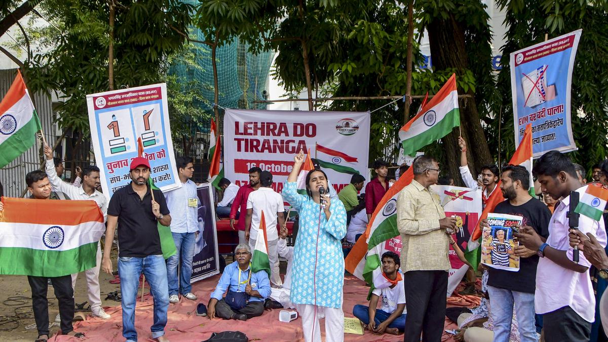 Mumbai protesters demand Chief Election Commissioner's resignation
