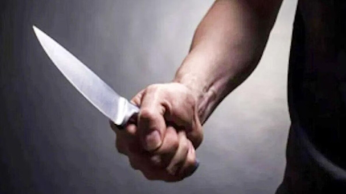 दिल्ली: बेटे की रक्षा करते समय मां की चाकूबाजी में मौत