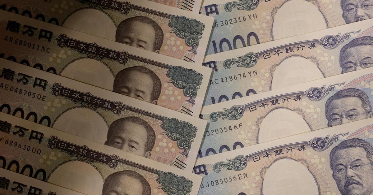 Yen strengthens as investors seek refuge from market turmoil