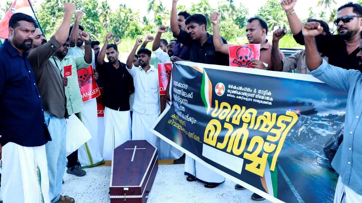 Youth Congress stages symbolic protest over NH 66 safety concerns in Kerala