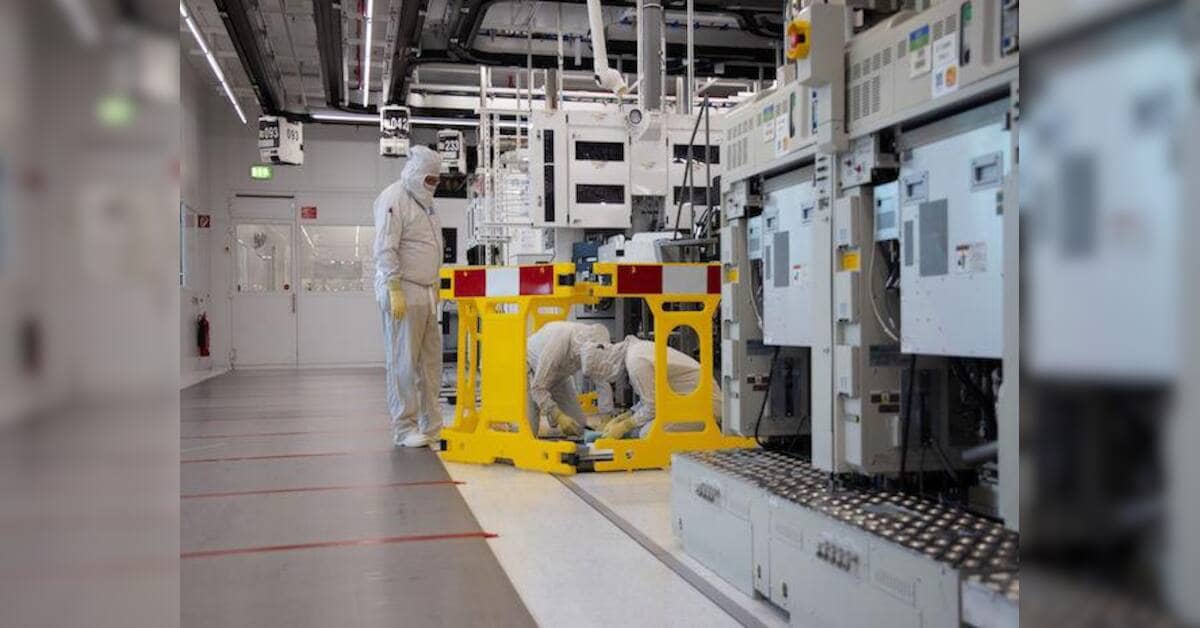 Global markets tumble as AI growth concerns rattle chipmakers