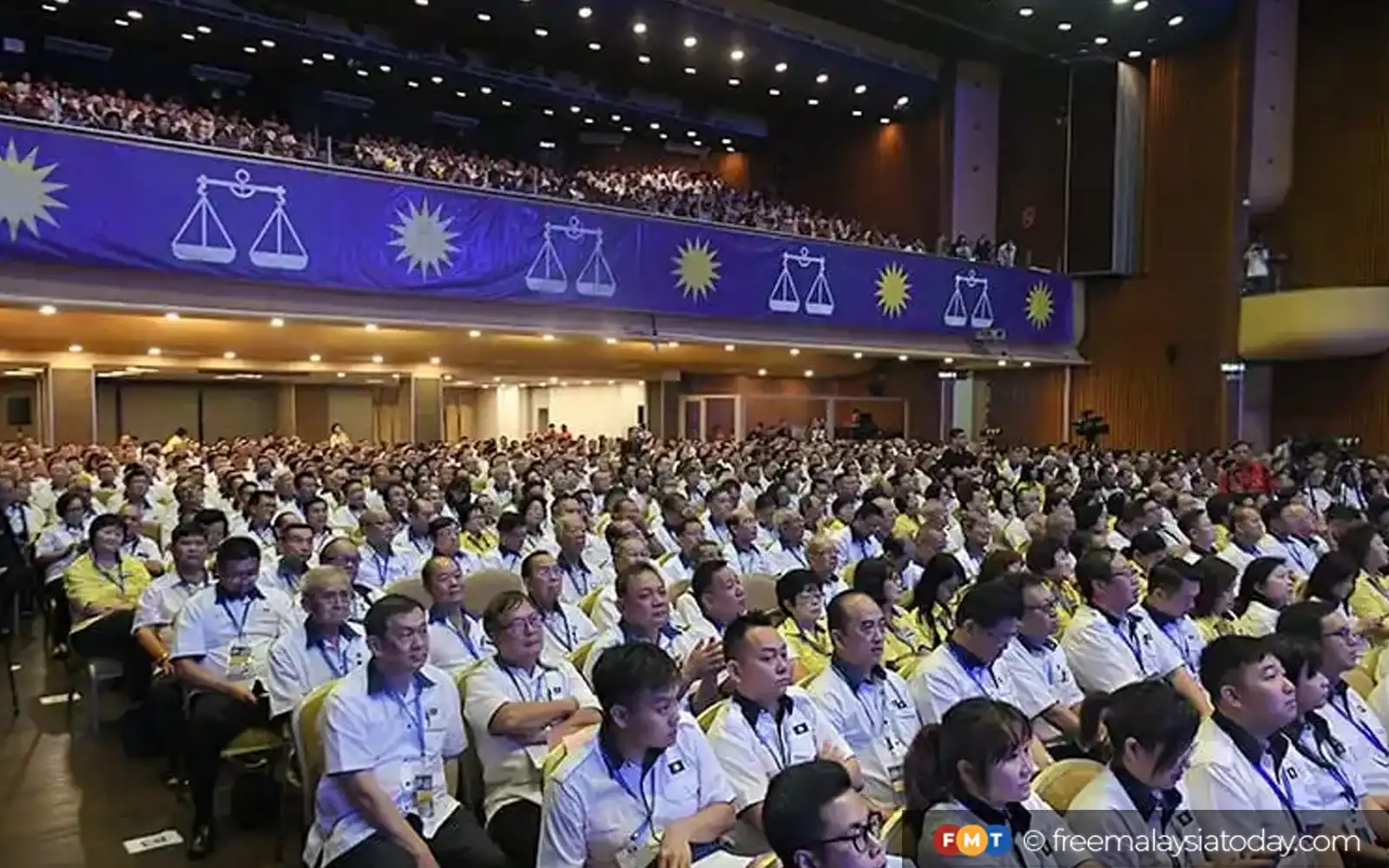 Pertikaian Tempat Duduk Boleh Halang Pemulihan MCA, Kata Penganalisis