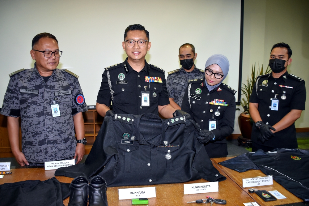 Wanita Disyaki Palsukan Identiti Pegawai Imigresen Ditangkap di Melaka