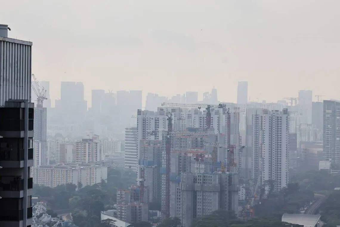 Singapore's Central Region Remains in Unhealthy Haze Zone