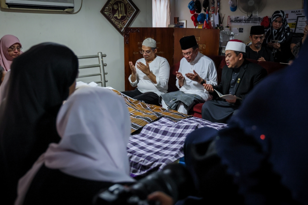 Menteri Kabinet Sampaikan Ucapan Duka Cita Atas Kematian Adik PM