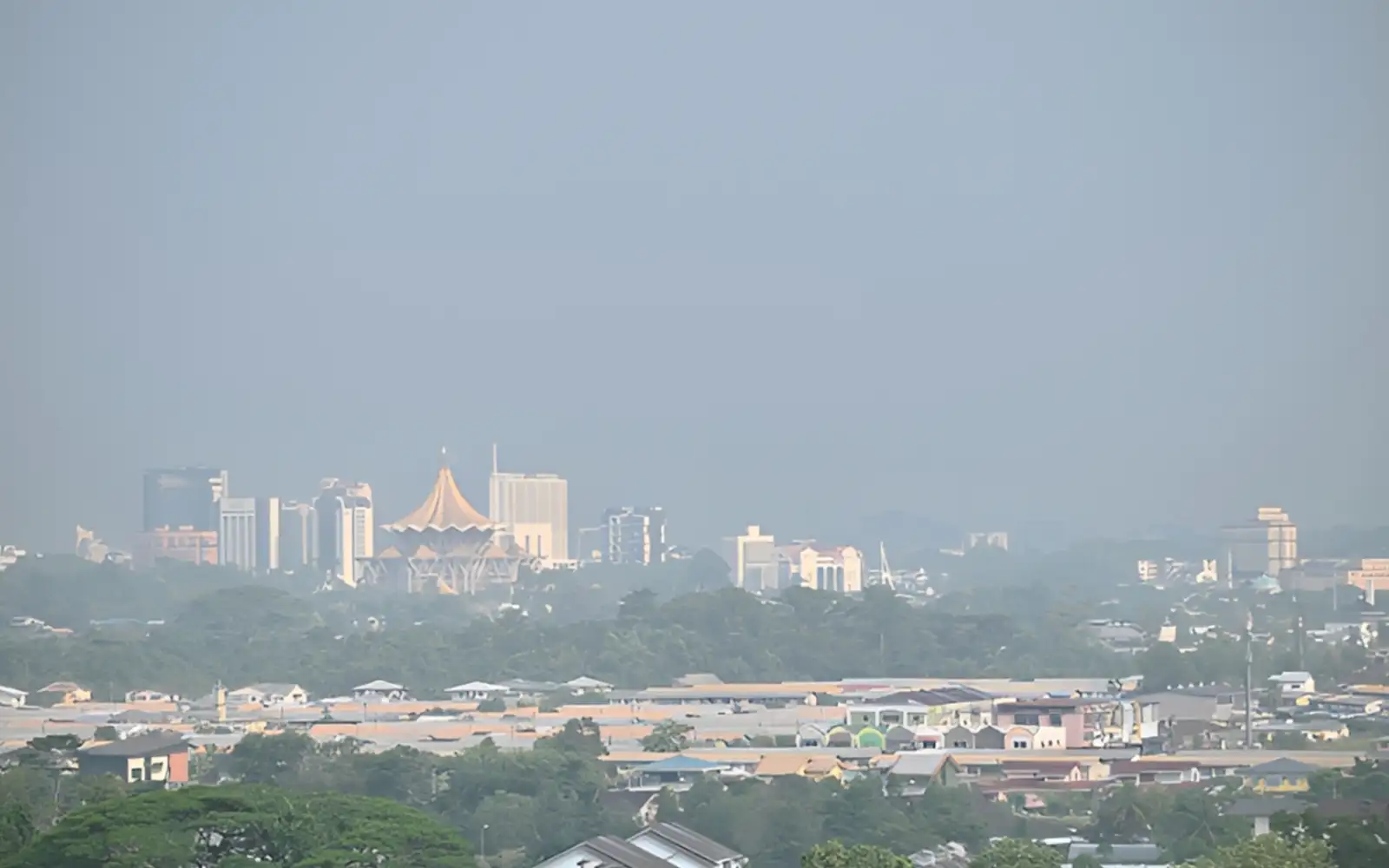 Kualiti udara sederhana, tujuh kawasan Sarawak masih berselimut jerebu