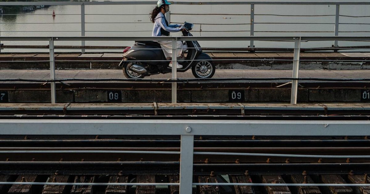 Vietnam explores tax cuts on fuel and electricity to spur growth