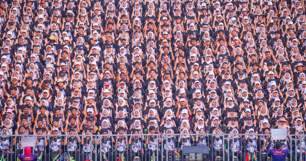 1,500 students rehearse human formation for National Day celebration
