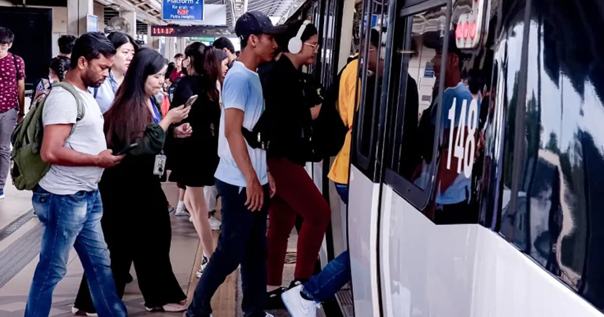 Wanita 45 Tahun Didakwa Dipukul di Kereta LRT Kelana Jaya