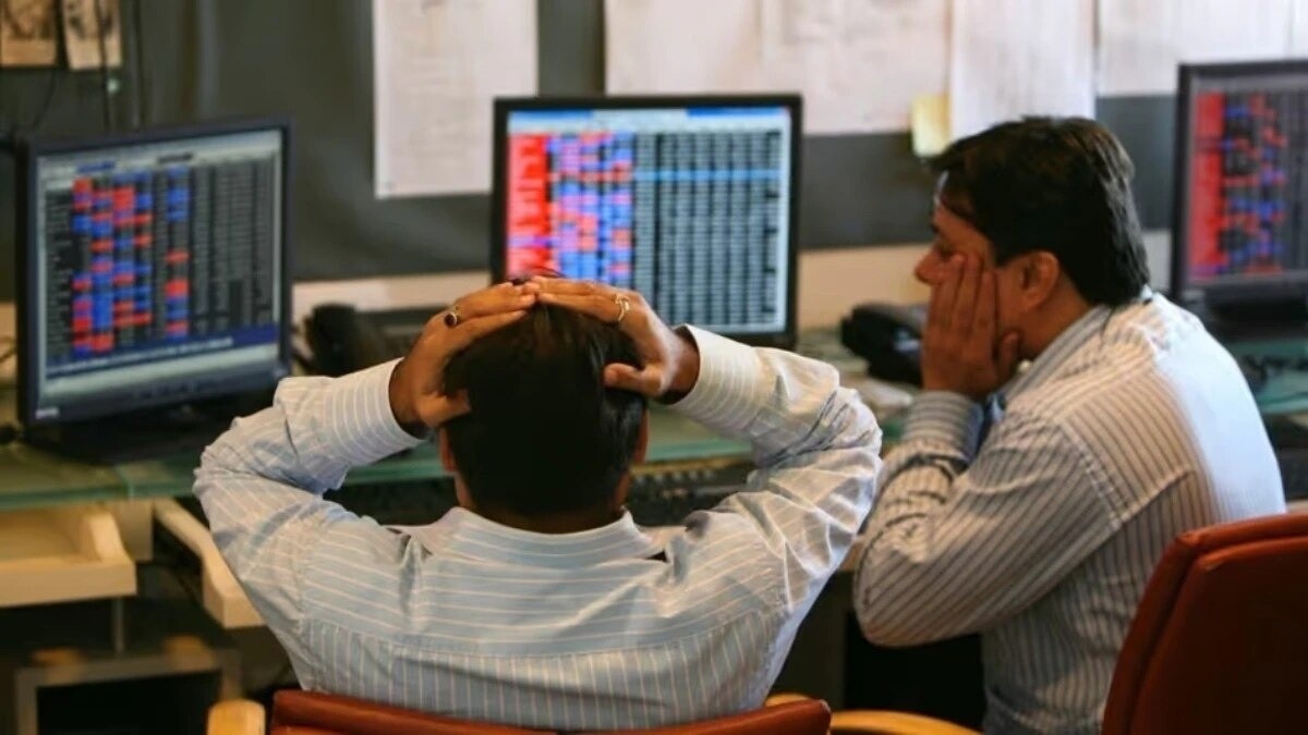 Indian stock indices plunge sharply as investor sentiment deteriorates