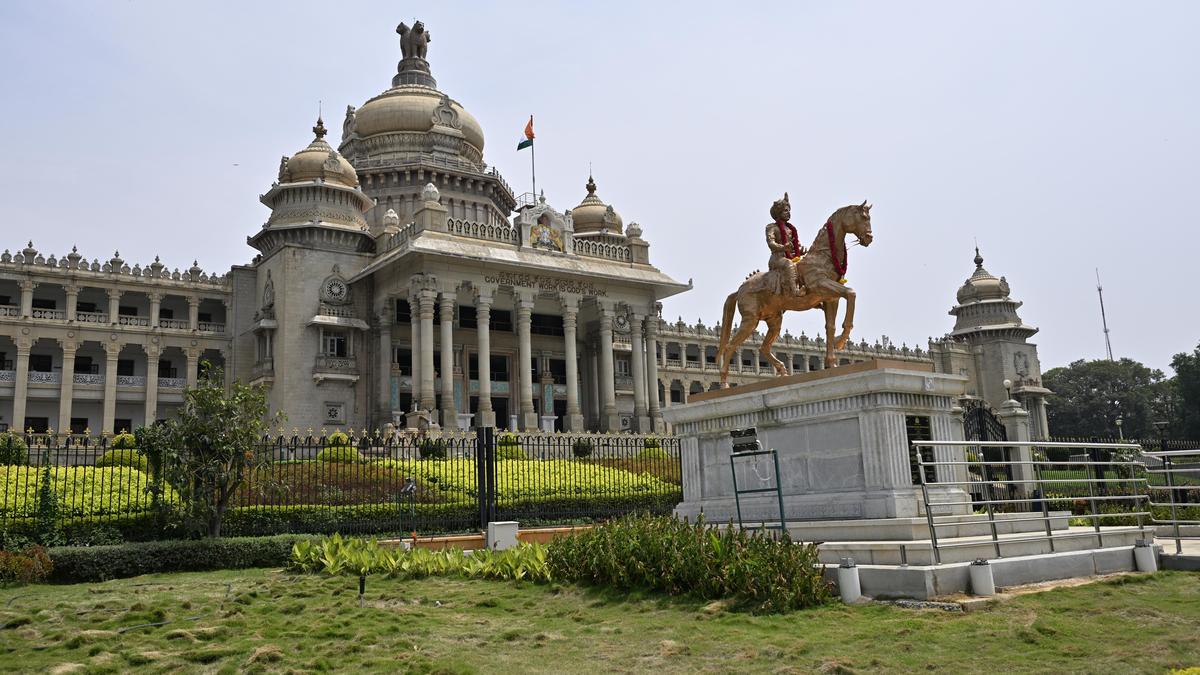 Karnataka limits Vande Mataram to two stanzas at state events