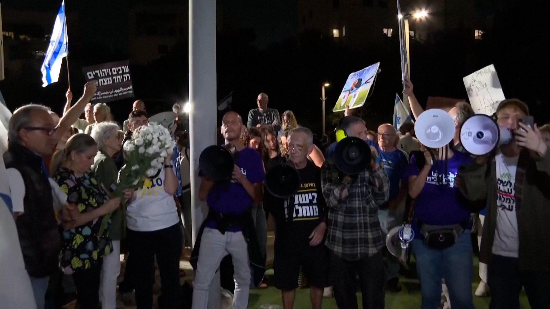 Israeli activists push opposition leader to form coalition with Arab parties