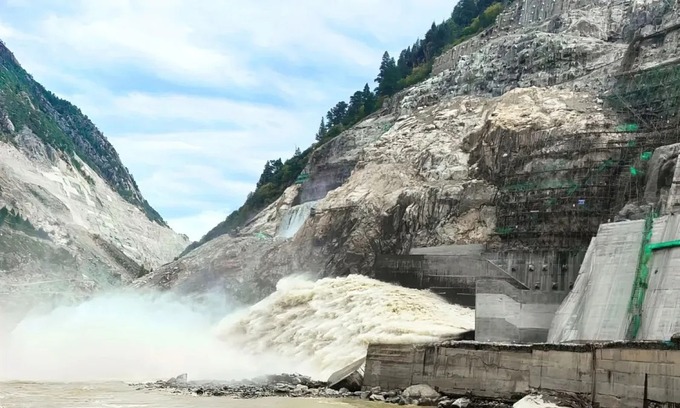 China powers ahead with world's tallest dam construction milestone