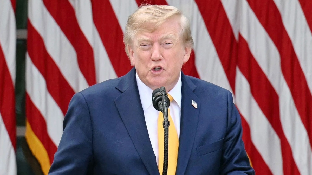 US warns nations against Iran ties, threatens sanctions