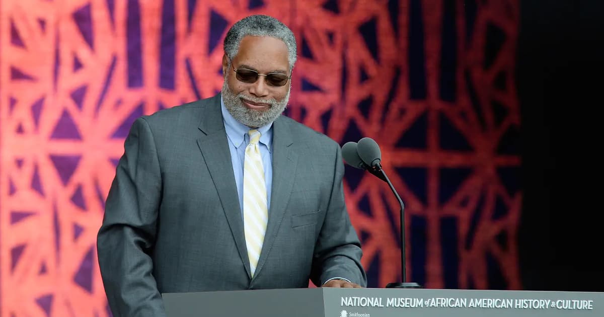 Ketua Smithsonian Lonnie Bunch Isytiharkan Pemergian dari Jawatan