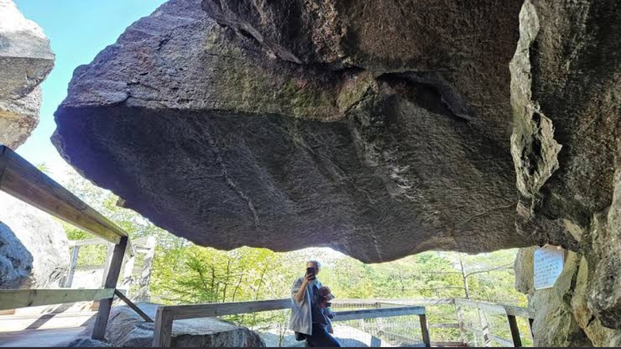 Massive 80-ton boulder collapses at US park after century