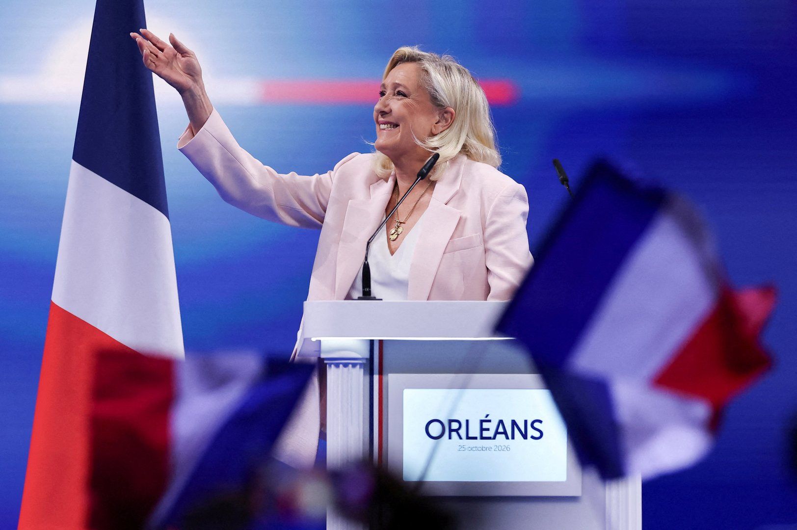 Le Pen launches bid for French presidency in 2025