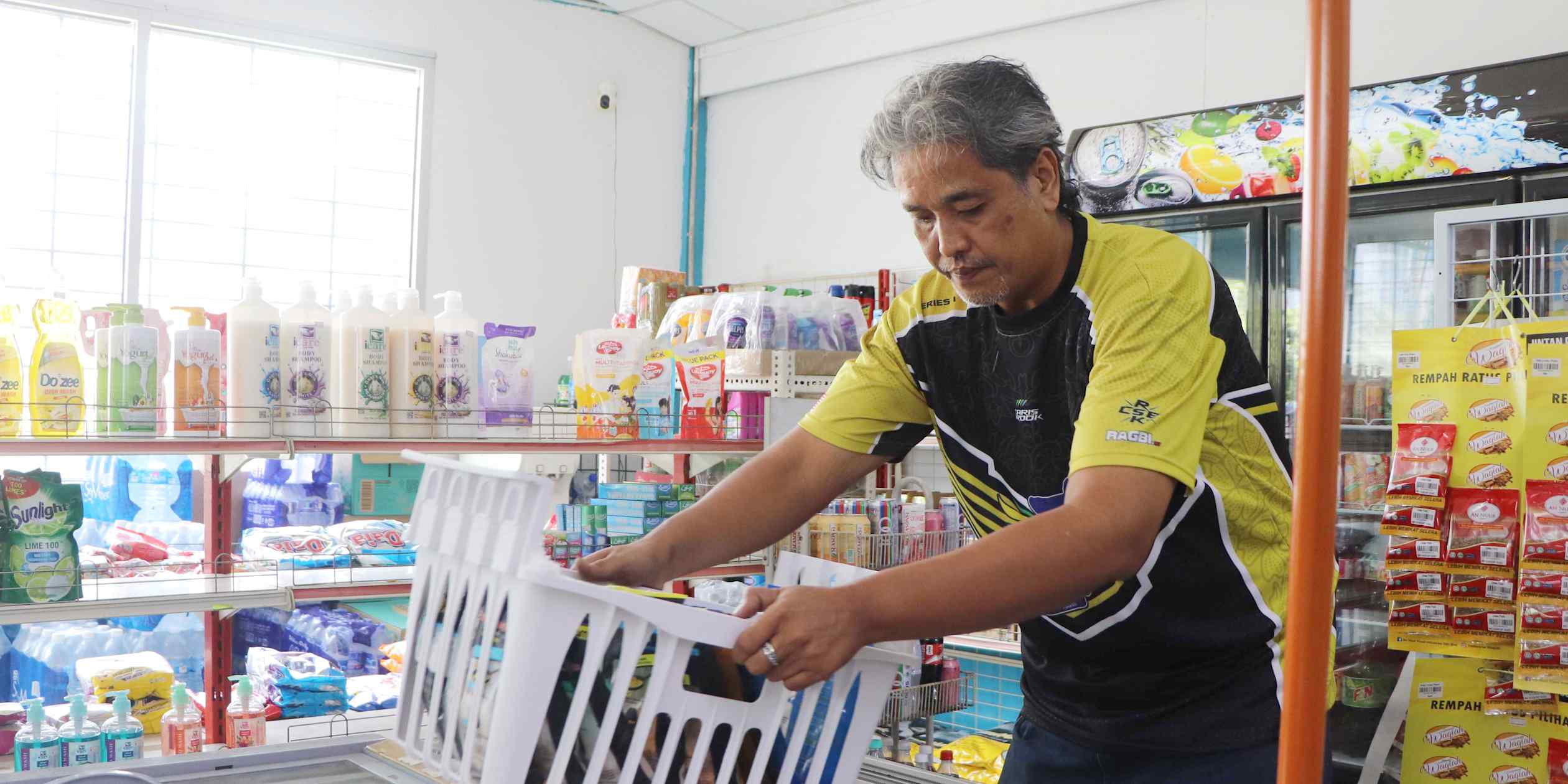 Malaysia's Economic Gains Fail to Lift Household Incomes, Small Firms
