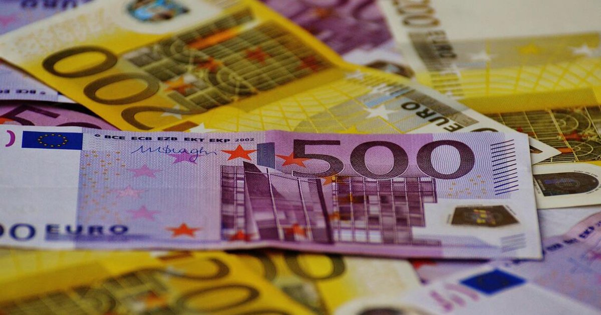 Euro slides to three-month low versus Singapore dollar on European turmoil