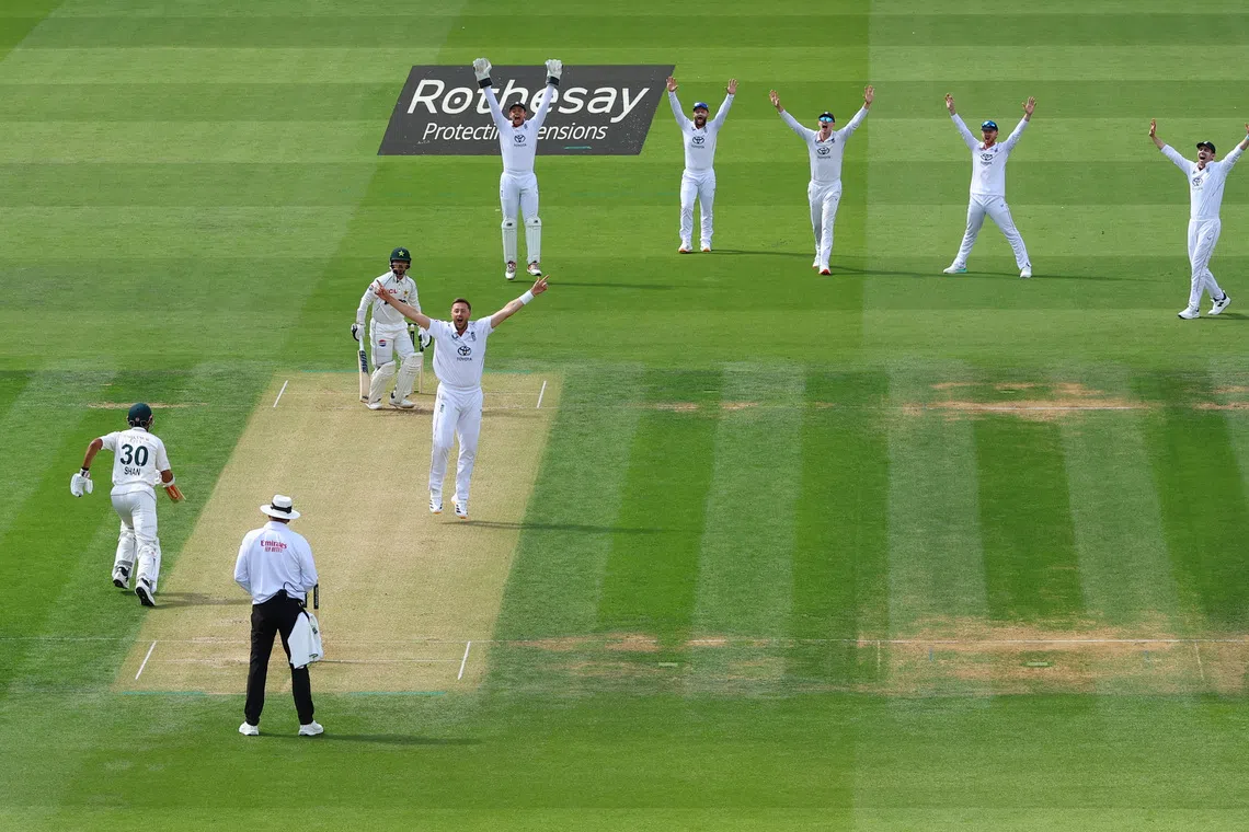 England seize early advantage as Pakistan stumble in Lord's Test reply