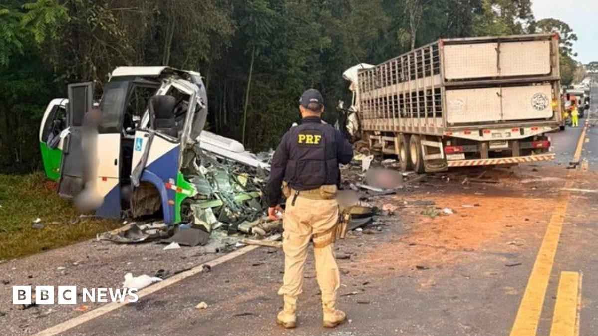 More than 20 dead in head-on collision between bus and lorry in Brazil