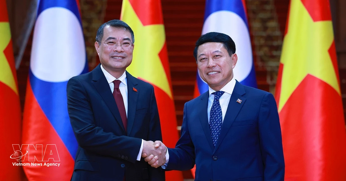 Thủ tướng Lê Minh Hùng hội đàm với đồng cấp Lào về hợp tác quốc phòng