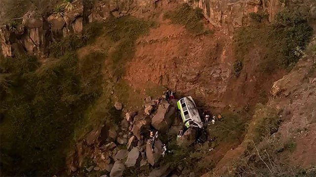 Bus crash in Cape Verde kills 25, mostly children