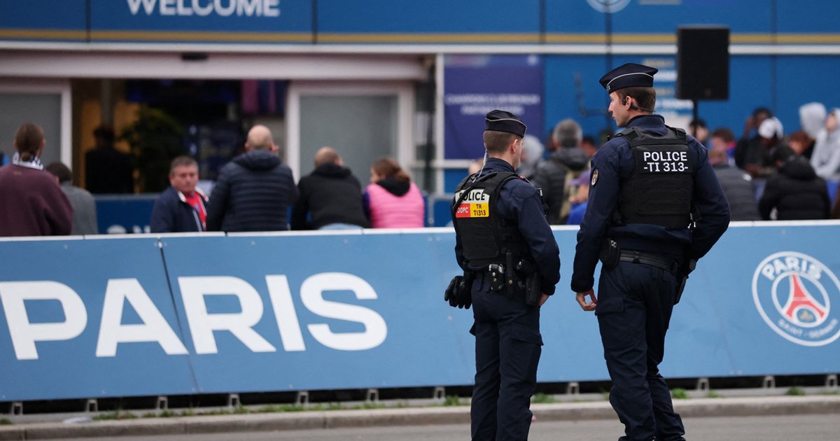 Barcelona lodge UEFA complaint over PSG fan display at Champions League tie