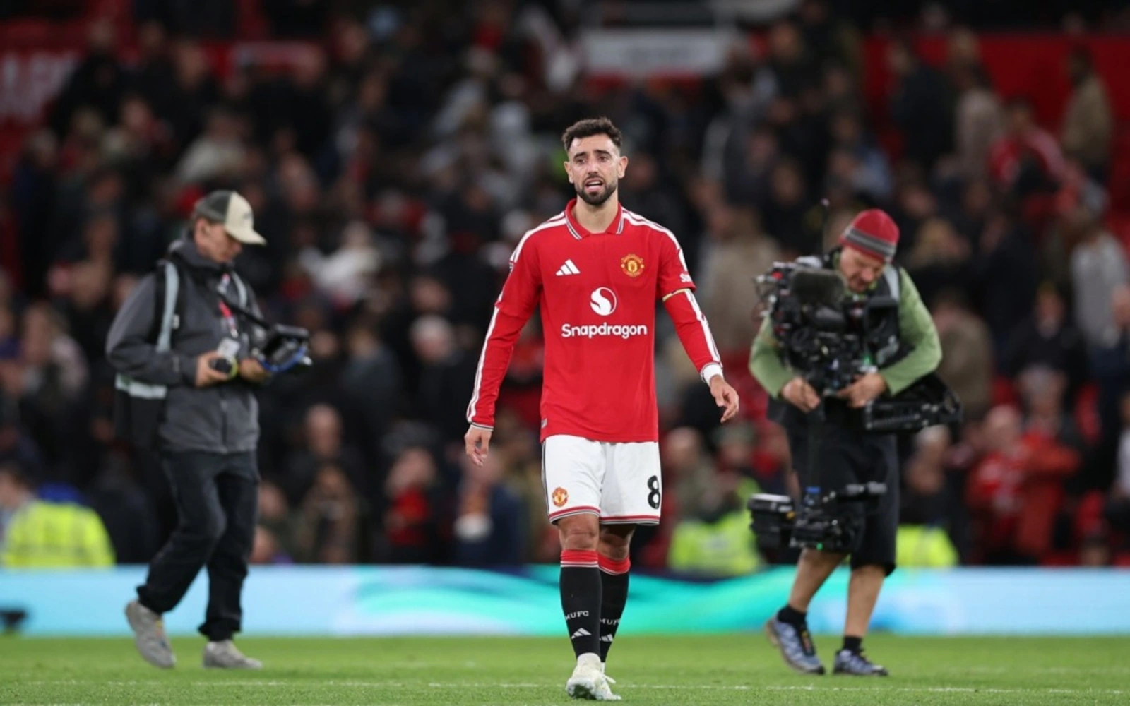 Carrick benches Man United captain Fernandes following Como loss