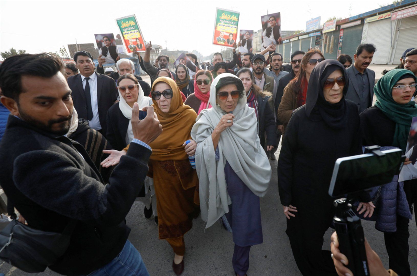 Imran Khan's sisters detained ahead of Islamabad protest march