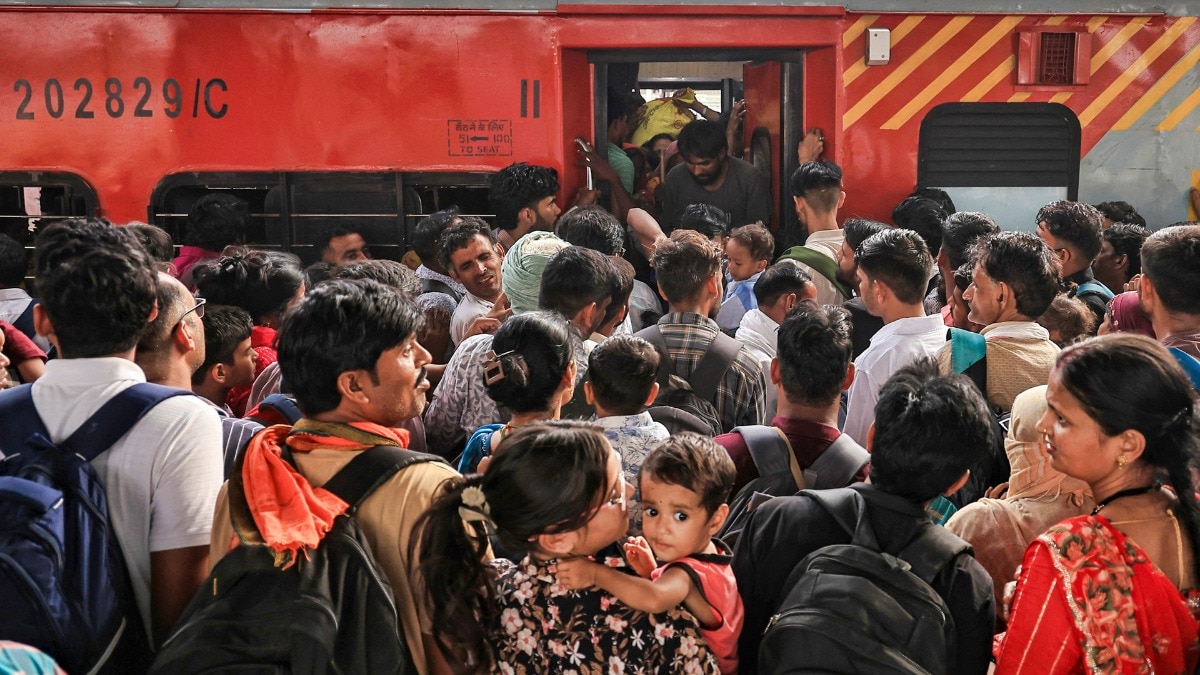 Delhi rail services disrupted ahead of major protest, thousands of passengers stranded