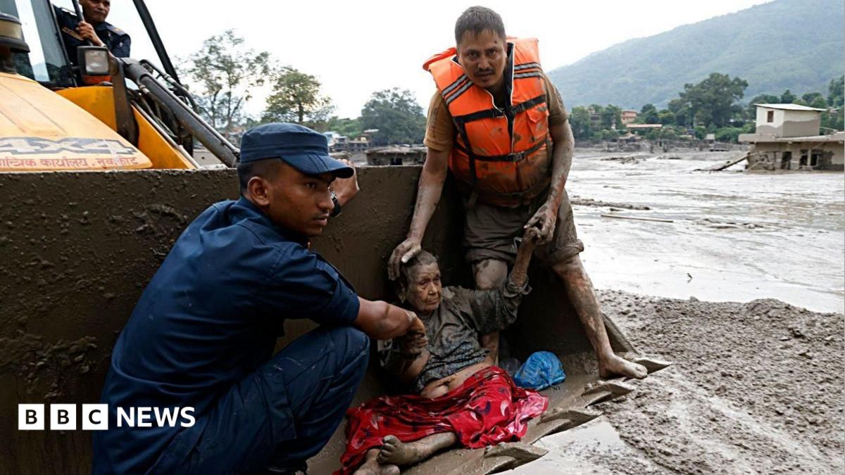 Death toll mounts in Nepal flash floods as rescuers battle access