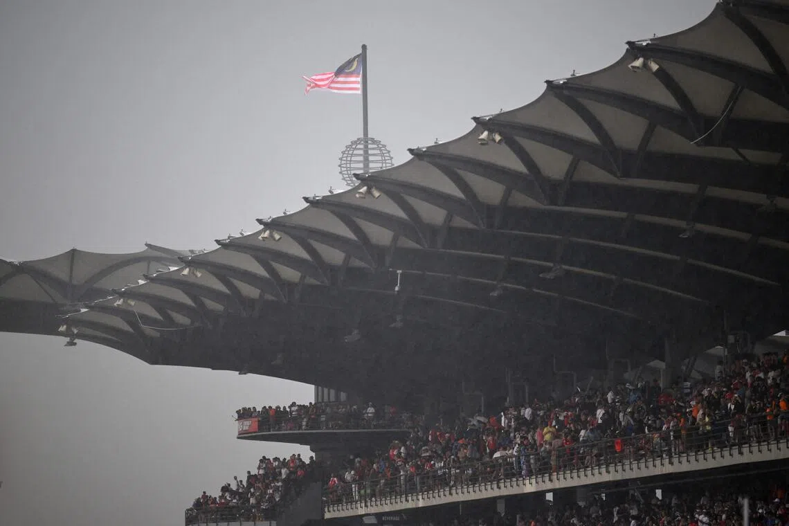 Weather delays Bahrain Grand Prix start as drivers face wet conditions